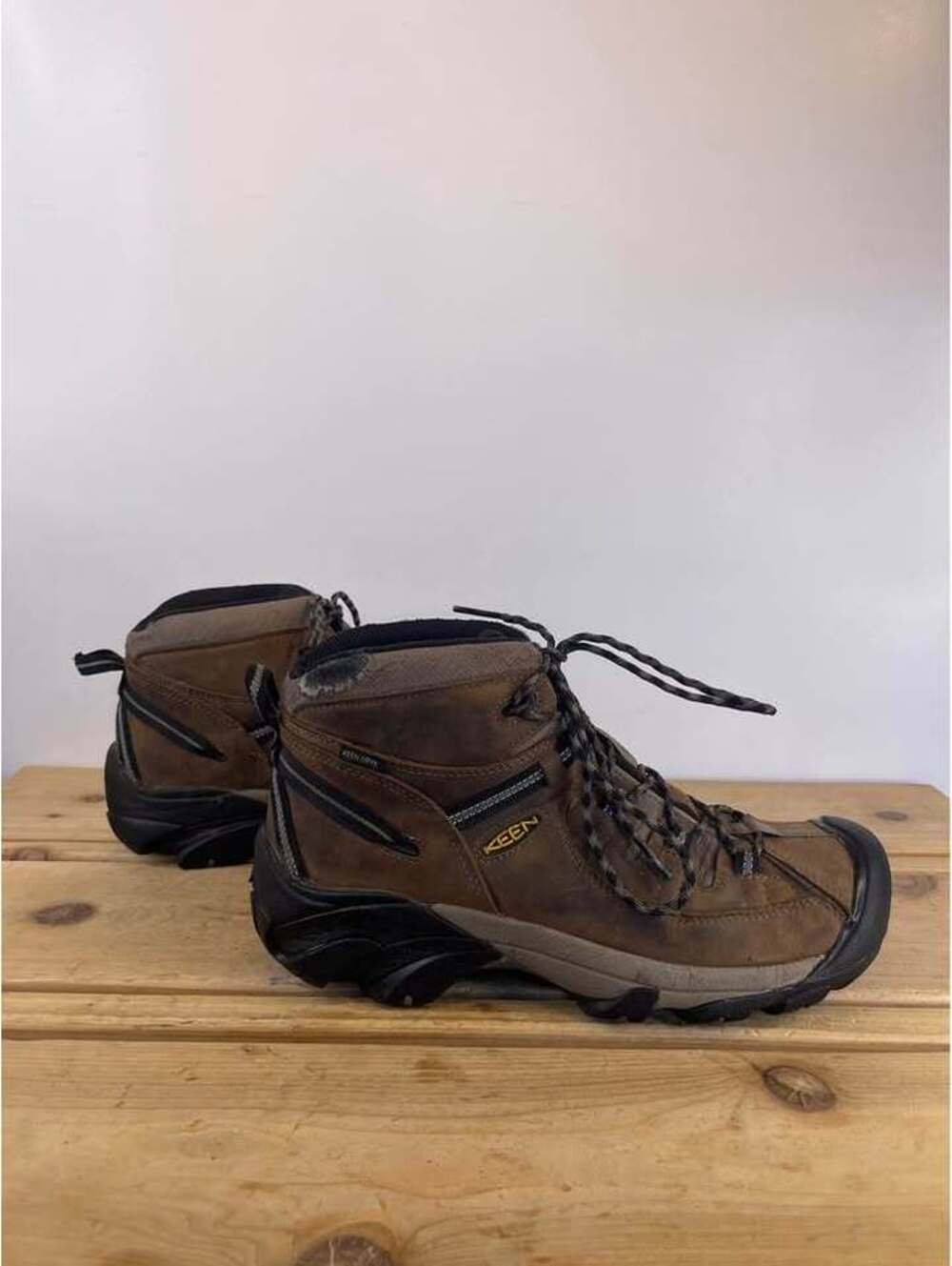 KEEN Targhee II Mid Waterproof Hiking Boots Men's Size 11 - Picture 4 of 10